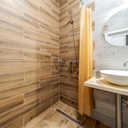 Lägenhet Inshiapartments On Popovycha Str